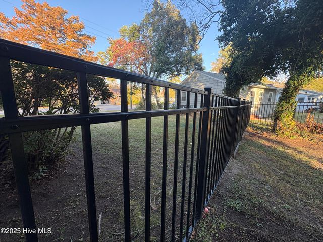 301 River Road, Washington, NC 27889