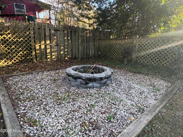 301 River Road, Washington, NC 27889