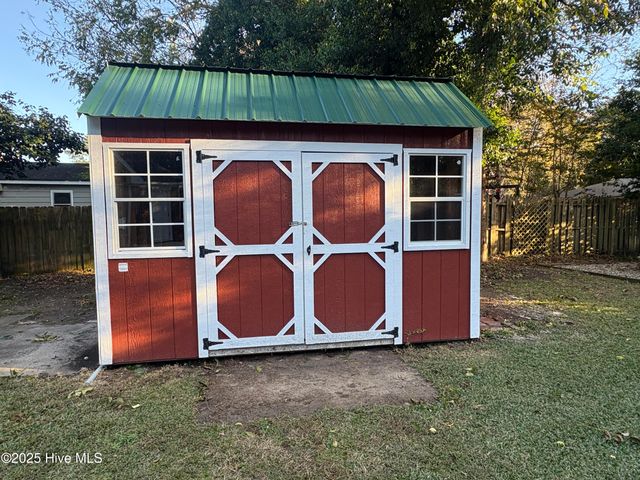 301 River Road, Washington, NC 27889