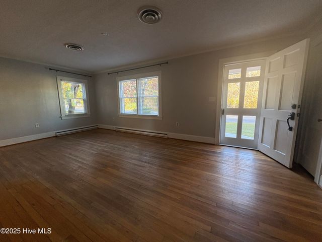 301 River Road, Washington, NC 27889