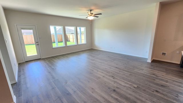 1206 Breezy Oak Drive, Nevada, TX 75173