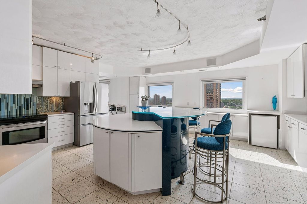1225 Lasalle Avenue 2307, Minneapolis, MN 55403 — exterior