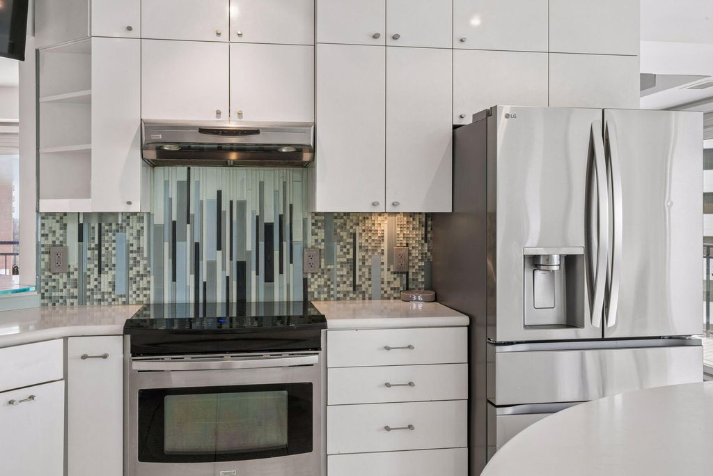 1225 Lasalle Avenue 2307, Minneapolis, MN 55403 — photo 2