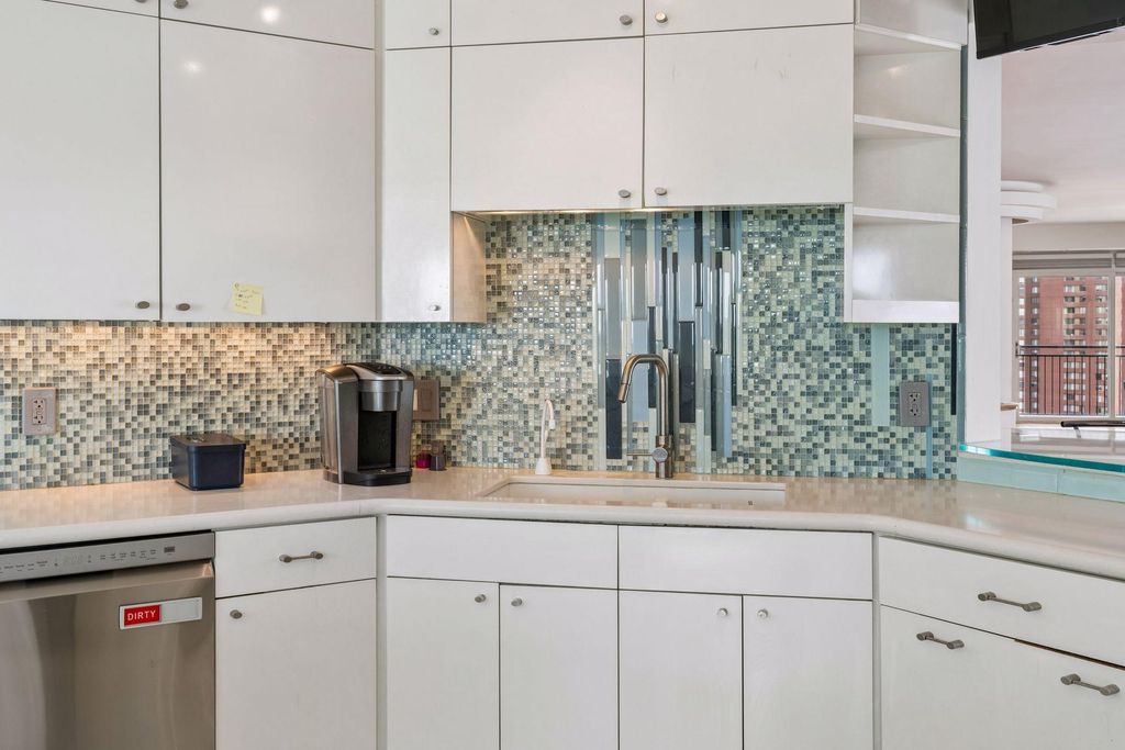 1225 Lasalle Avenue 2307, Minneapolis, MN 55403 — photo 3