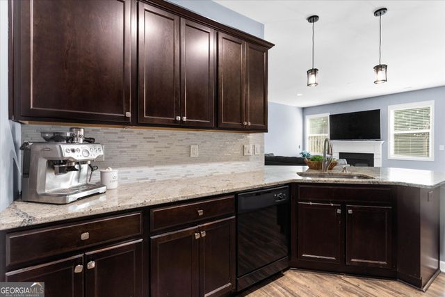 222 Bobbie Way, Woodstock, GA 30189