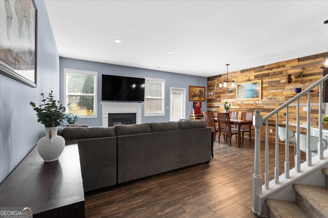 222 Bobbie Way, Woodstock, GA 30189