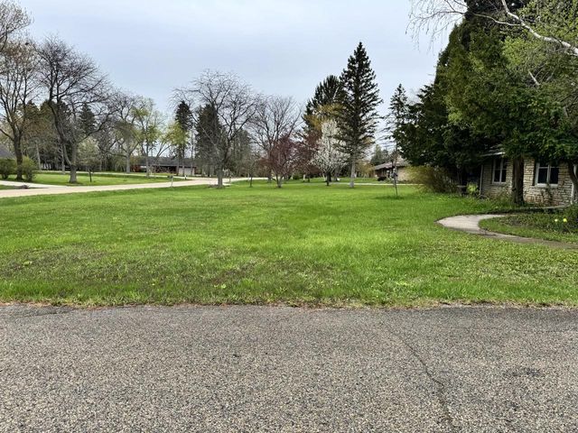 8665 Hawthorne ROAD, Milwaukee, WI 53217