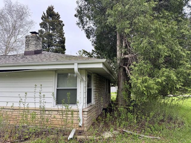 8665 Hawthorne ROAD, Milwaukee, WI 53217