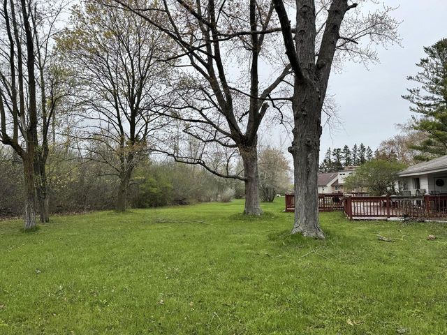 8665 Hawthorne ROAD, Milwaukee, WI 53217