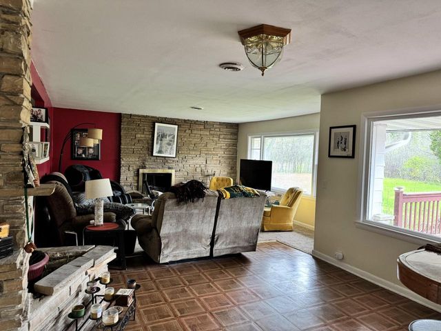 8665 Hawthorne ROAD, Milwaukee, WI 53217