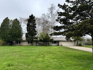 8665 Hawthorne ROAD, Milwaukee, WI 53217
