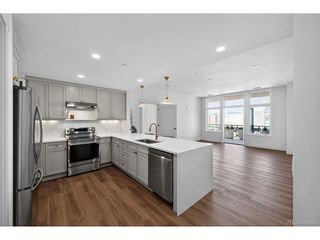 7220 W Bonfils Ln 302, Lakewood, CO 80226