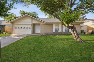 623 Bentwood Drive, Lewisville, TX 75067