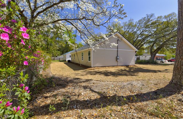 122 Thompson Street, Walterboro, SC 29488