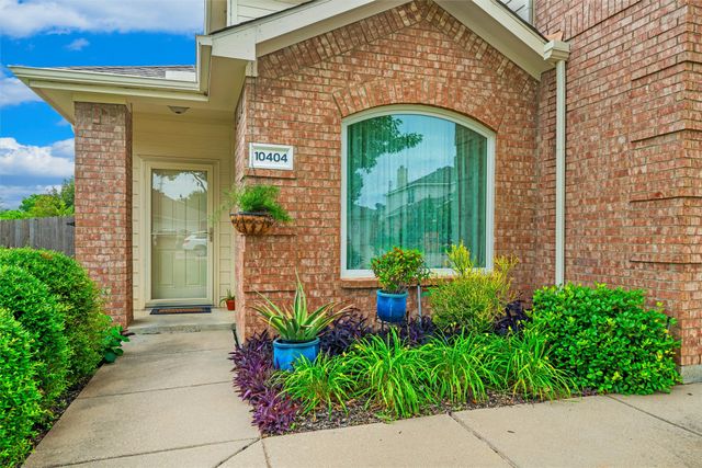10404 Lake Brook Drive, Fort Worth, TX 76053