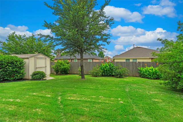 10404 Lake Brook Drive, Fort Worth, TX 76053