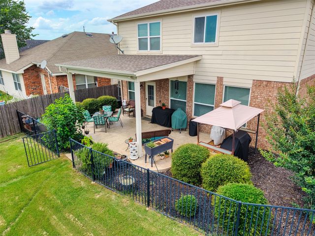 10404 Lake Brook Drive, Fort Worth, TX 76053