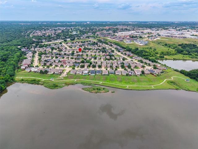 10404 Lake Brook Drive, Fort Worth, TX 76053