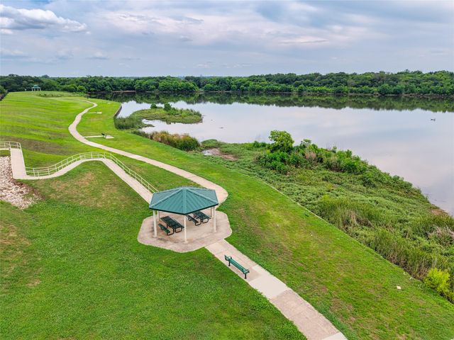 10404 Lake Brook Drive, Fort Worth, TX 76053