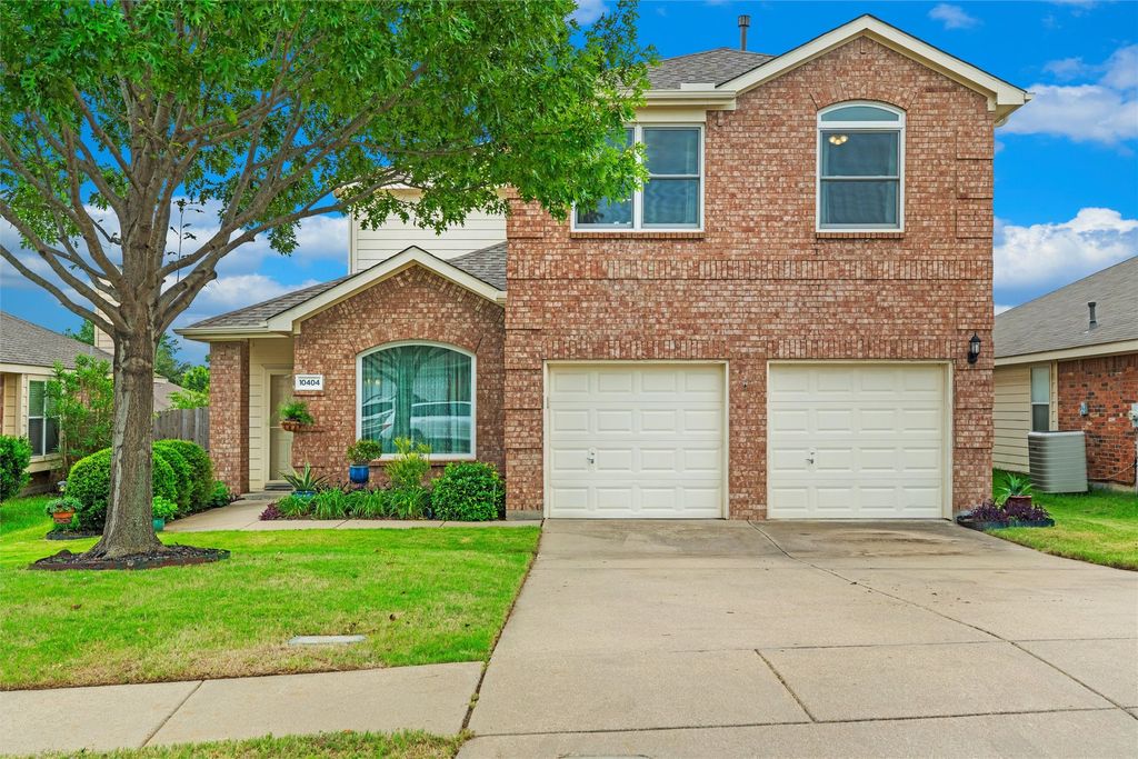 10404 Lake Brook Drive, Fort Worth, TX 76053