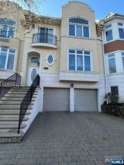 108 Winding Creek, Old Tappan, NJ 07675