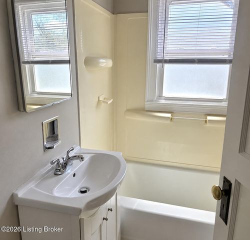 1515 Huntoon Ave, Louisville, KY 40215