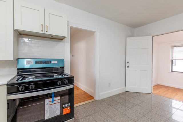 289 Milton St, Dedham, MA 02026