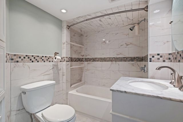289 Milton St, Dedham, MA 02026