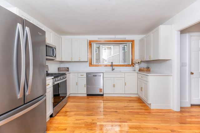 289 Milton St, Dedham, MA 02026