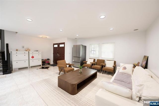 19 Coles Court, River Edge, NJ 07661