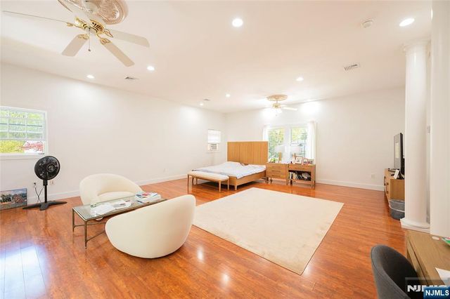 19 Coles Court, River Edge, NJ 07661