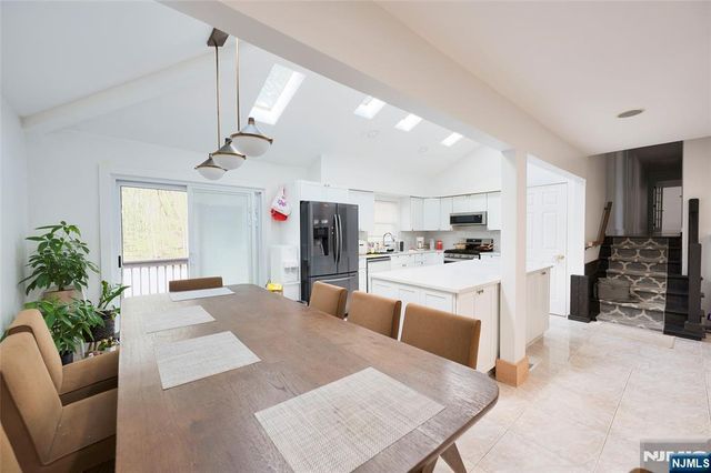 19 Coles Court, River Edge, NJ 07661