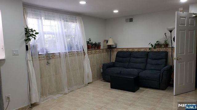 19 Coles Court, River Edge, NJ 07661