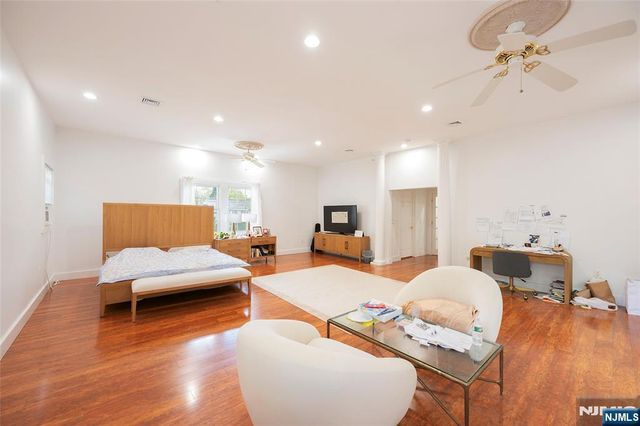 19 Coles Court, River Edge, NJ 07661