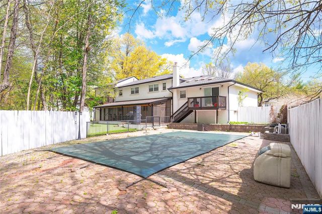 19 Coles Court, River Edge, NJ 07661