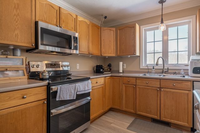 36 Sunrise Ave, Worcester, MA 01606