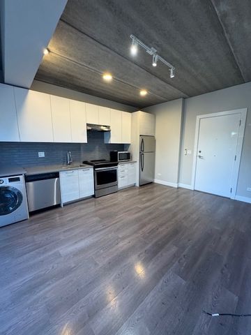 2407 W Eastwood Avenue 406, Chicago, IL 60625