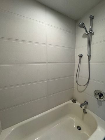 2407 W Eastwood Avenue 406, Chicago, IL 60625