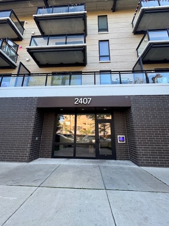 2407 W Eastwood Avenue 406, Chicago, IL 60625