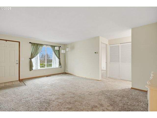 616 D St, Dallesport, WA 98617