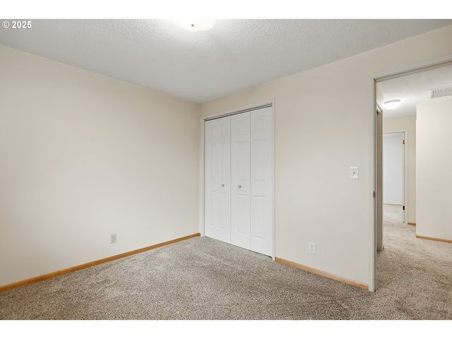 616 D St, Dallesport, WA 98617