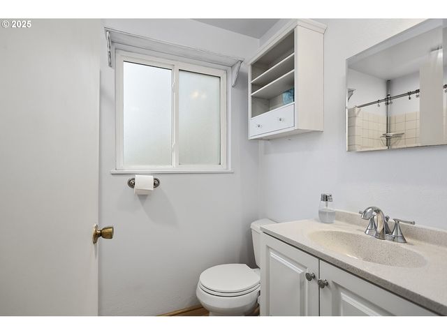 616 D St, Dallesport, WA 98617