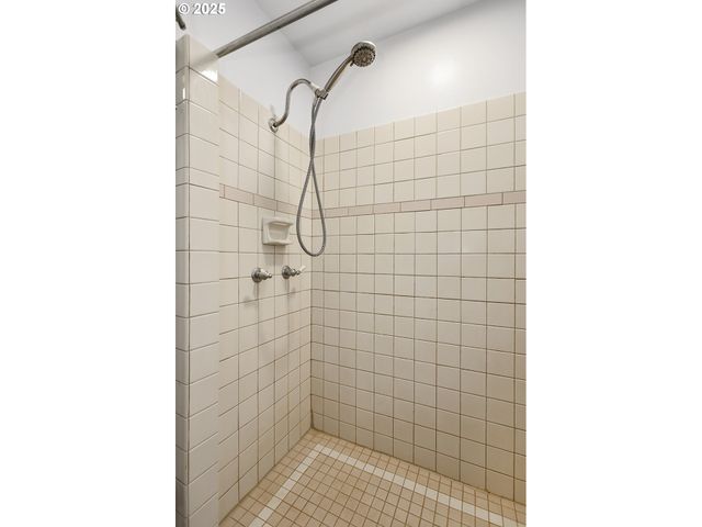 616 D St, Dallesport, WA 98617