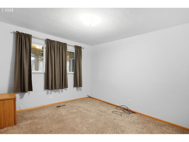 616 D St, Dallesport, WA 98617