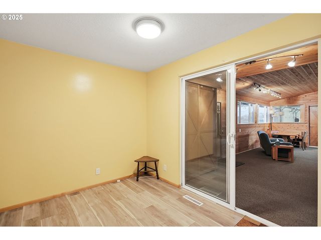 616 D St, Dallesport, WA 98617