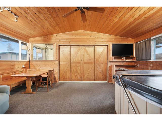 616 D St, Dallesport, WA 98617