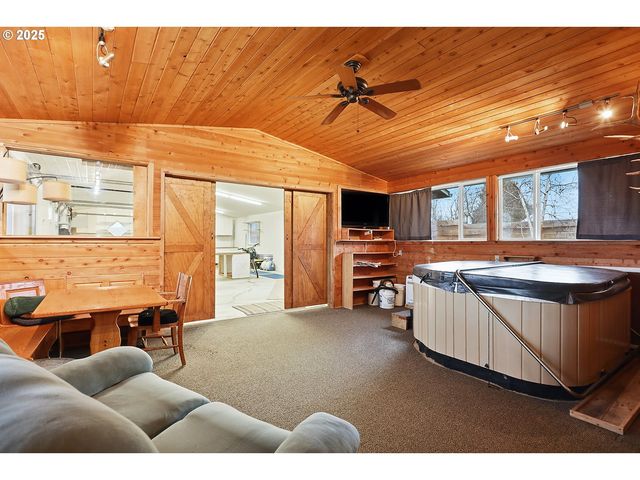 616 D St, Dallesport, WA 98617