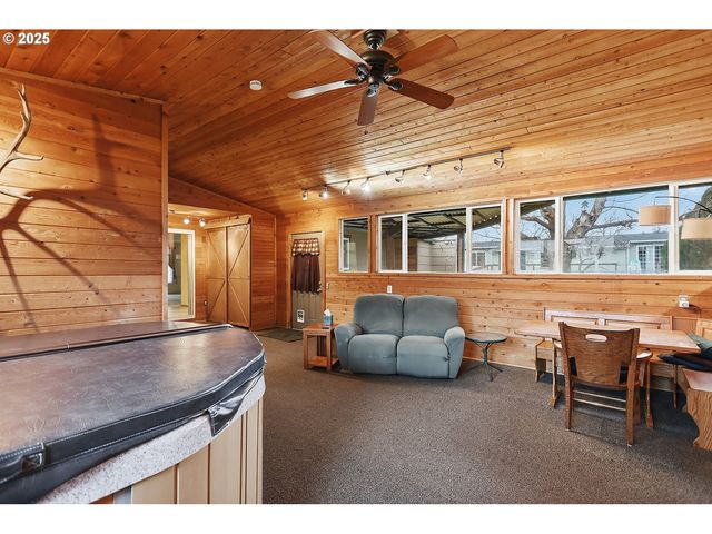 616 D St, Dallesport, WA 98617