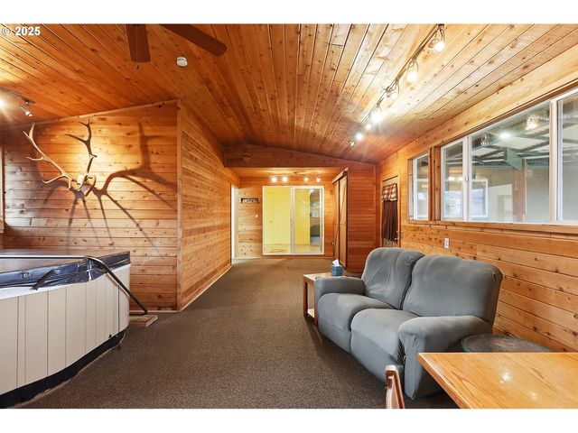 616 D St, Dallesport, WA 98617