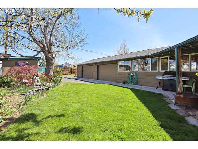 616 D St, Dallesport, WA 98617